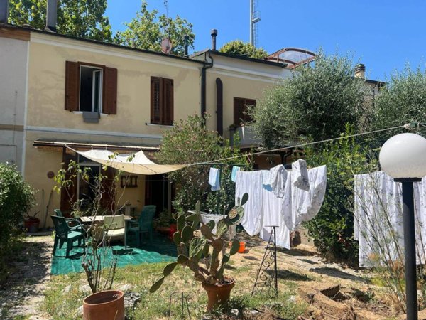 casa semindipendente in vendita a Pesaro in zona Centro Città