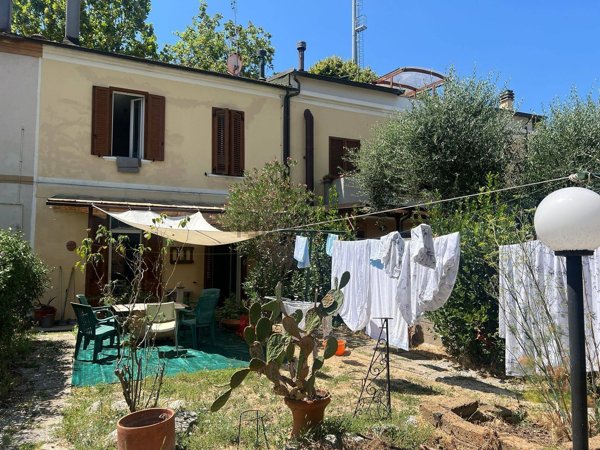 casa semindipendente in vendita a Pesaro in zona Centro Città