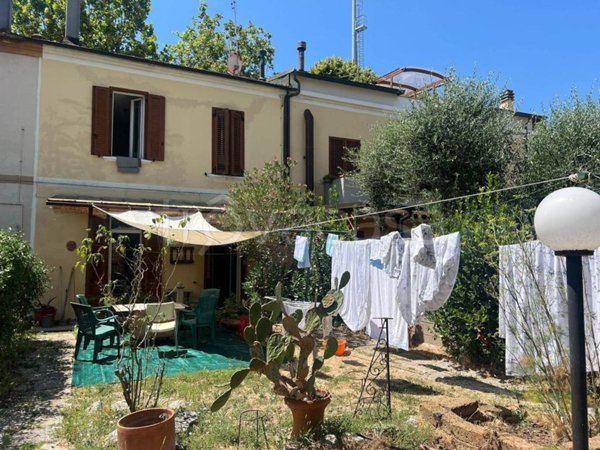 casa semindipendente in vendita a Pesaro in zona Pantano