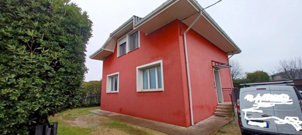 casa indipendente in vendita a Pesaro in zona Mare