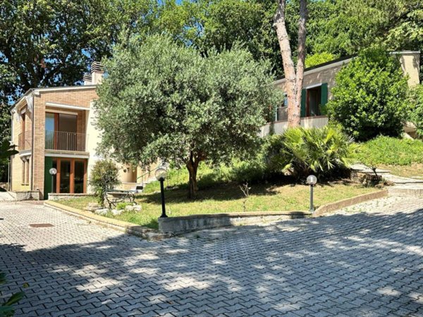 casa indipendente in vendita a Pesaro in zona Trebbiantico