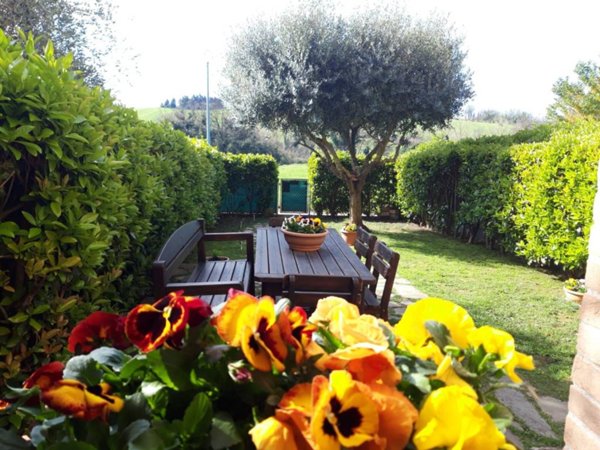 casa indipendente in vendita a Pesaro in zona Santa Maria dell'Arzilla