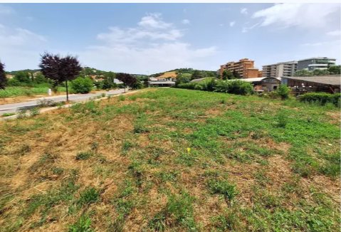 terreno edificabile in vendita a Pesaro in zona Vismara