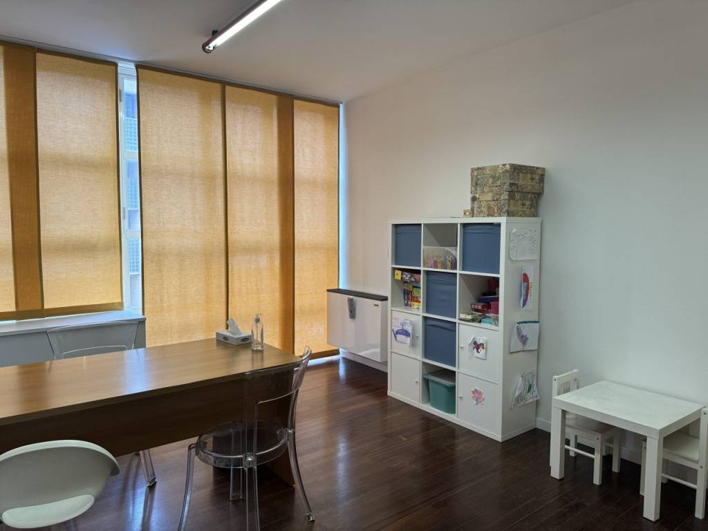 ufficio in vendita a Pesaro in zona Centro Città