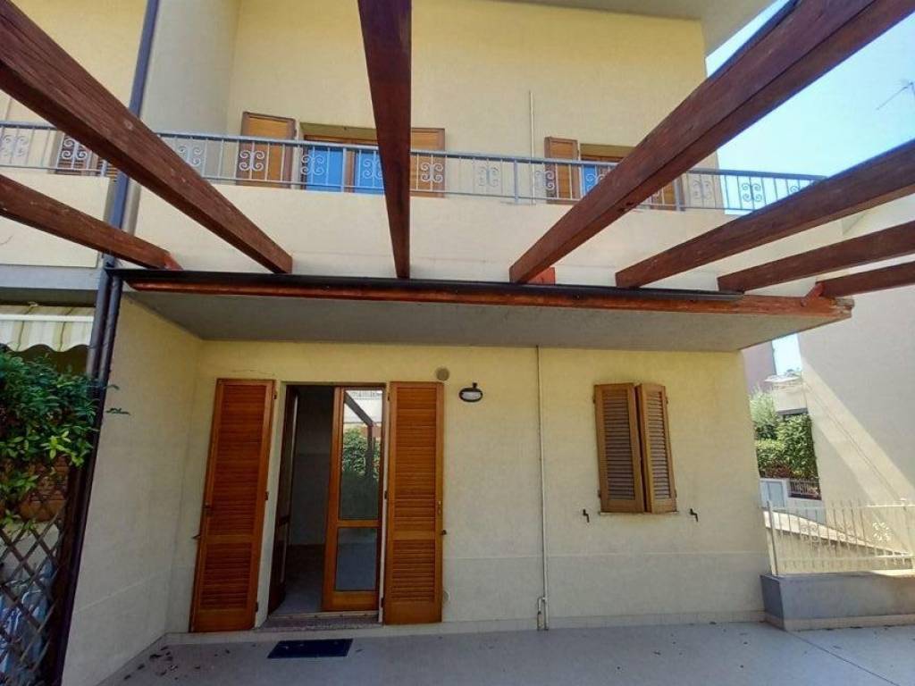 casa indipendente in vendita a Pesaro in zona Santa Veneranda