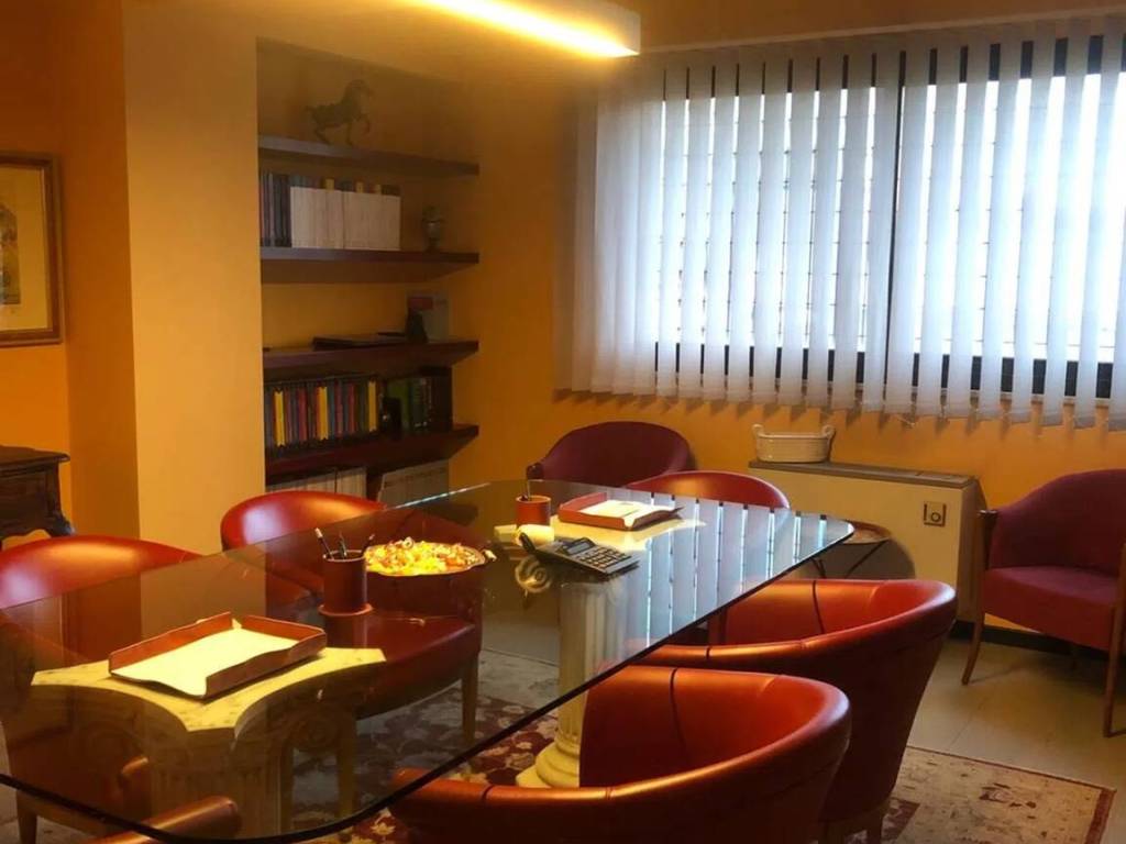 ufficio in vendita a Pesaro in zona Vismara