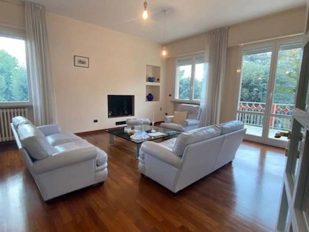 casa indipendente in vendita a Pesaro in zona Montegranaro