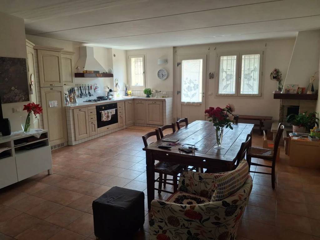 casa indipendente in vendita a Pesaro in zona Vismara
