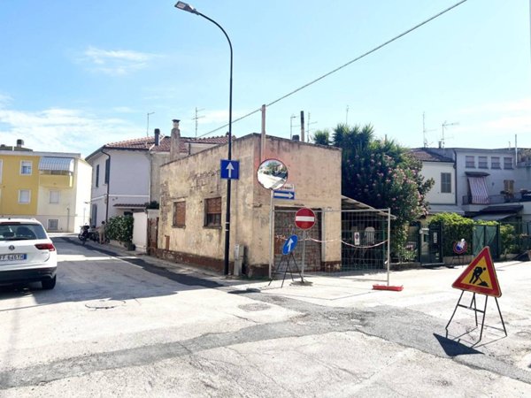 casa indipendente in vendita a Pesaro in zona Soria