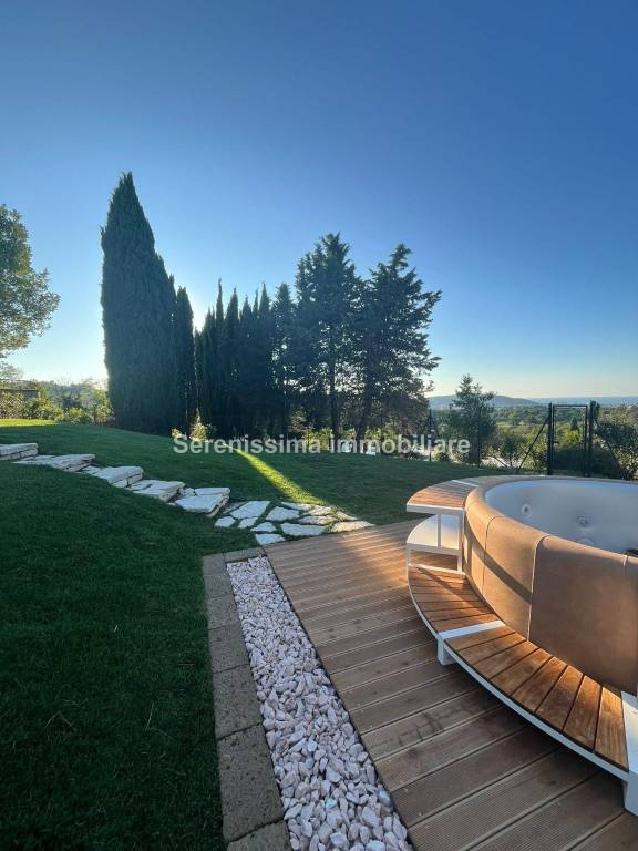 casa indipendente in vendita a Pesaro in zona Novilara