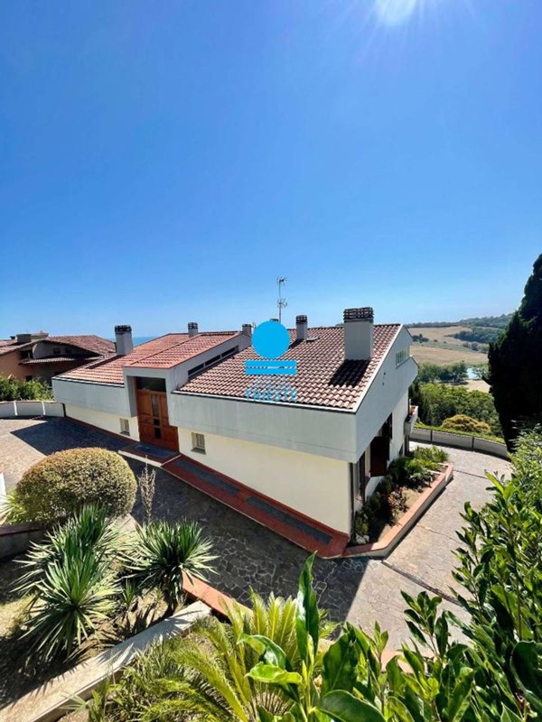 casa indipendente in vendita a Pesaro in zona Mare