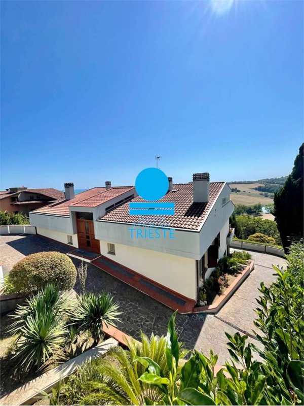casa indipendente in vendita a Pesaro in zona Trebbiantico