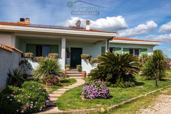 casa indipendente in vendita a Pesaro in zona Mare