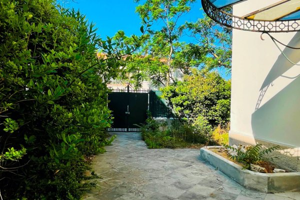 casa indipendente in vendita a Pesaro in zona Mare
