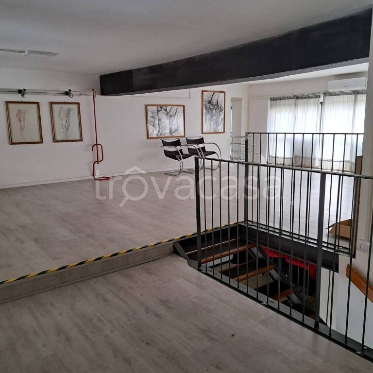 negozio in vendita a Pesaro in zona Montegranaro