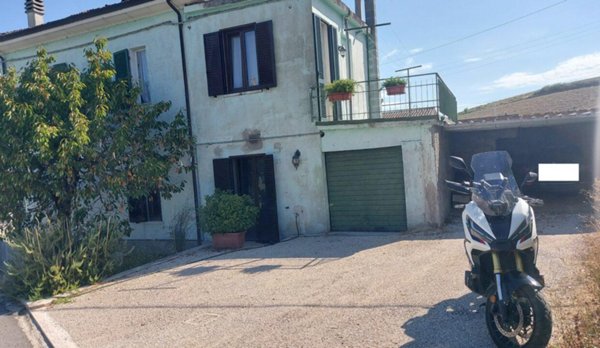 casa indipendente in vendita a Pesaro in zona Ginestreto