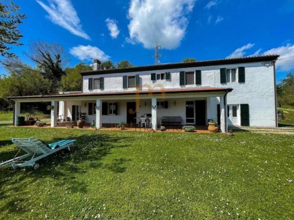 casa indipendente in vendita a Pesaro in zona Santa Maria dell'Arzilla