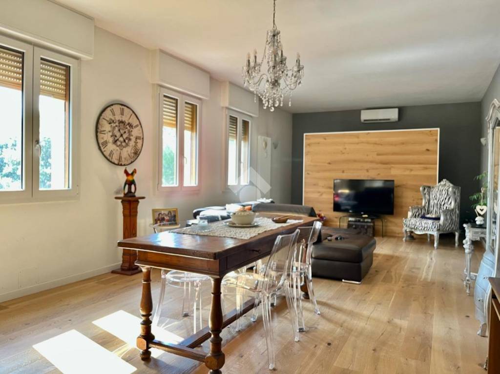 appartamento in vendita a Pesaro in zona Centro Città