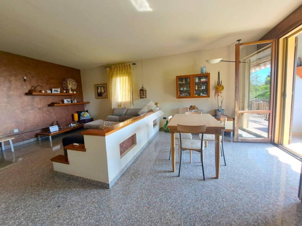 casa indipendente in vendita a Pesaro in zona Candelara