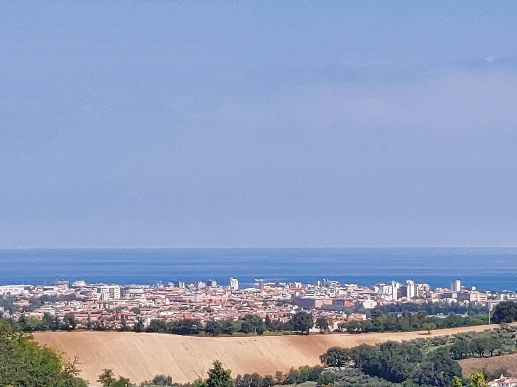 casa indipendente in vendita a Pesaro in zona Novilara