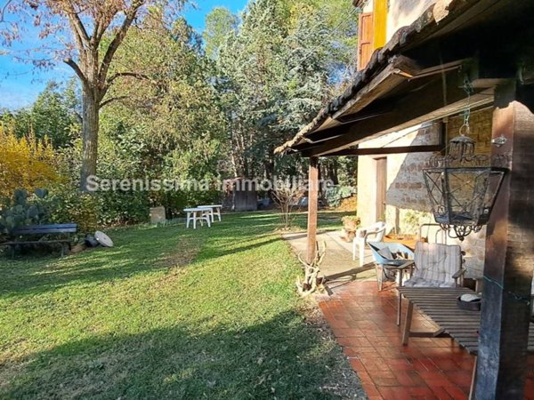 casa indipendente in vendita a Pesaro in zona Monteciccardo