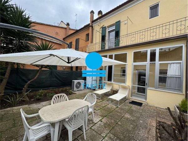 casa indipendente in vendita a Pesaro in zona Centro Città
