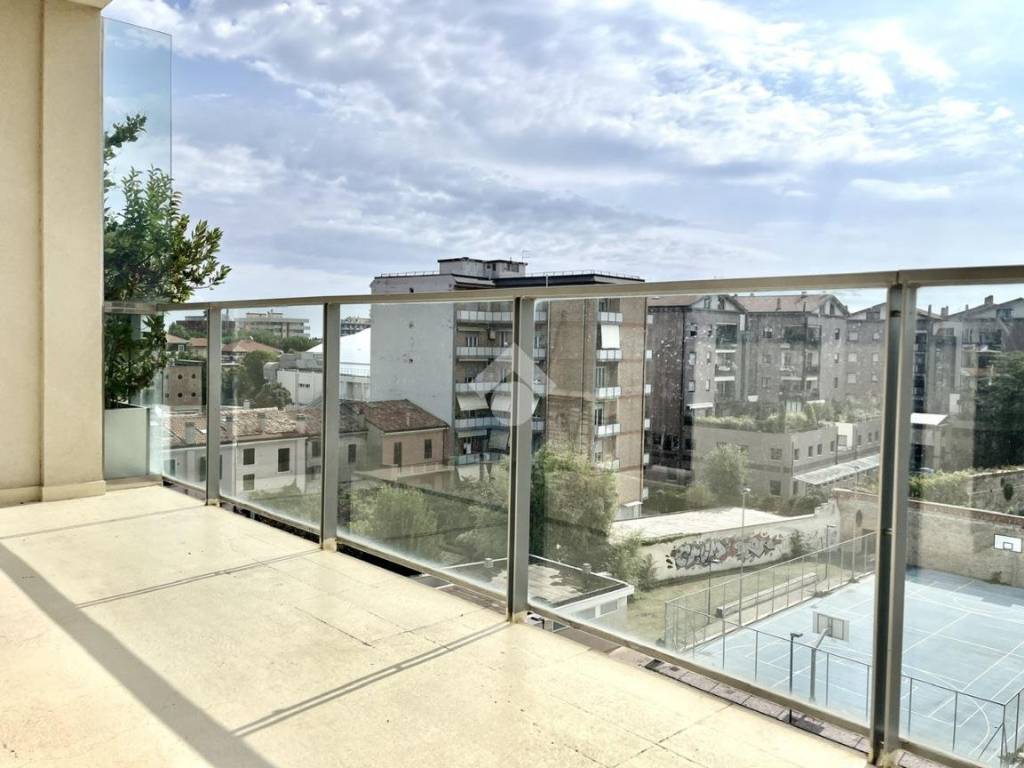 appartamento in vendita a Pesaro in zona Mare