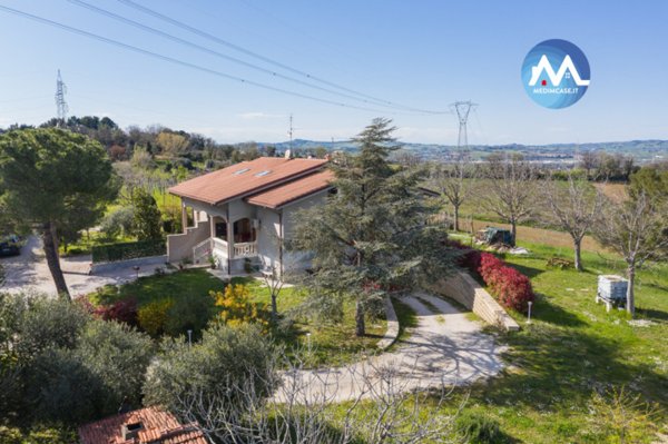 casa indipendente in vendita a Pesaro in zona Santa Veneranda