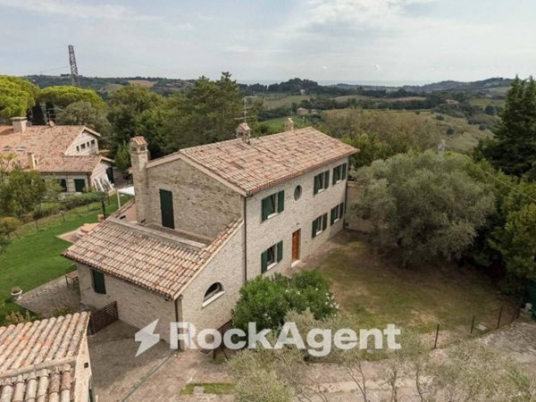 casa indipendente in vendita a Pesaro in zona Mare