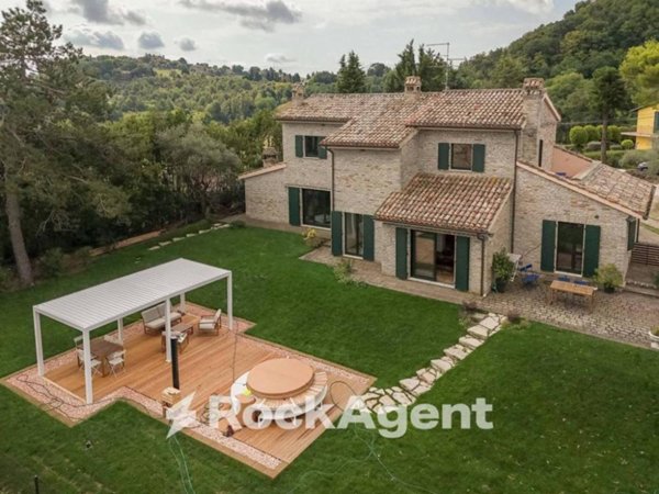 casa indipendente in vendita a Pesaro in zona Mare