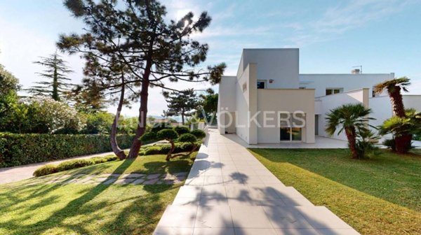 casa indipendente in vendita a Pesaro in zona Mare