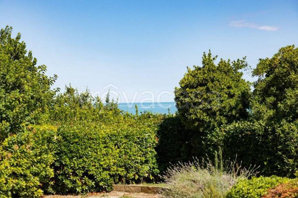 appartamento in vendita a Pesaro in zona Mare