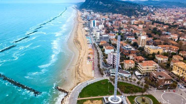 negozio in vendita a Pesaro in zona Montegranaro