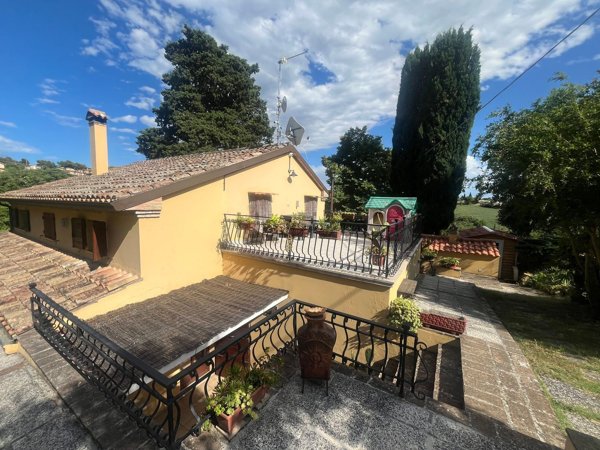 casa indipendente in vendita a Pesaro