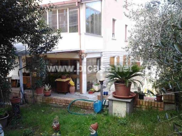 casa indipendente in vendita a Pesaro in zona Loreto