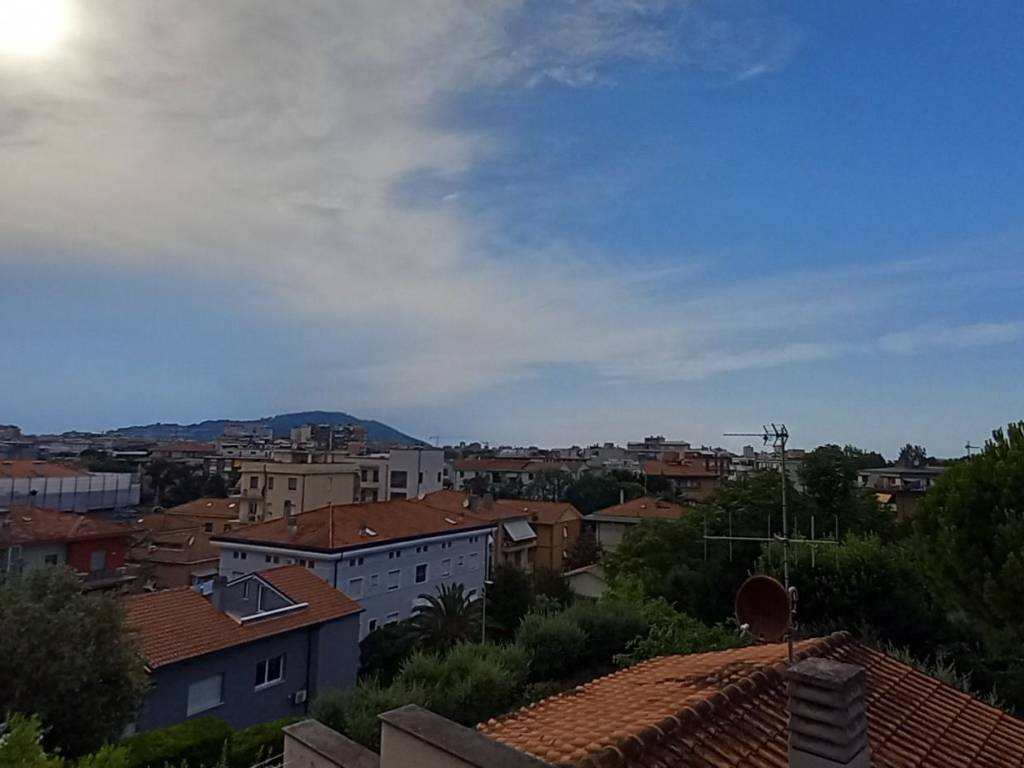 casa indipendente in vendita a Pesaro in zona Loreto