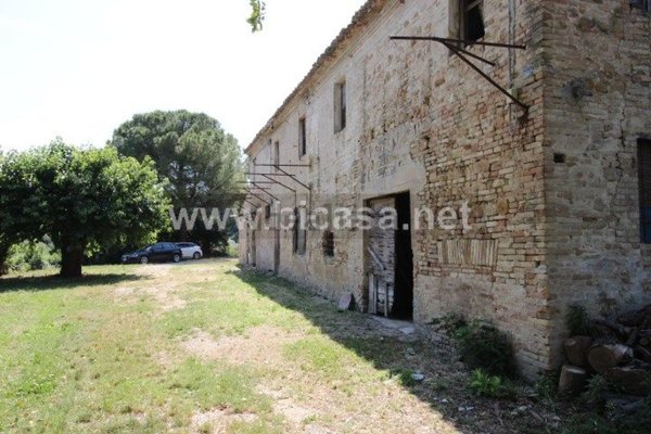 casale in vendita a Pesaro in zona San Bartolo