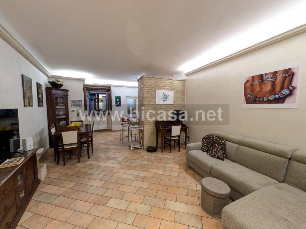 appartamento in vendita a Pesaro in zona Centro Città