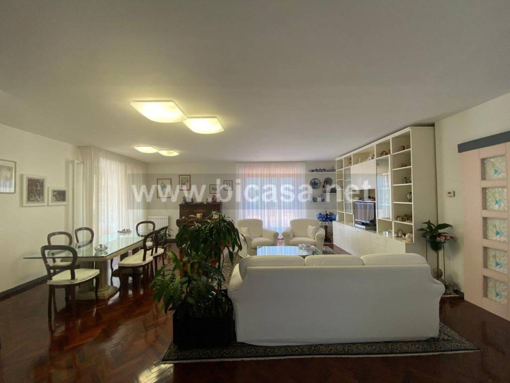 casa indipendente in vendita a Pesaro in zona San Bartolo