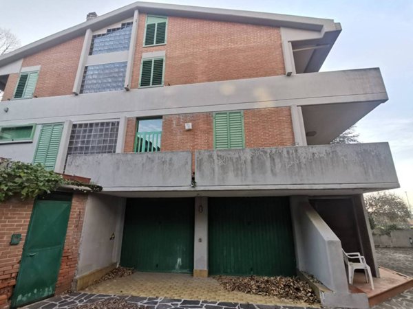 casa indipendente in vendita a Pesaro in zona Montegranaro