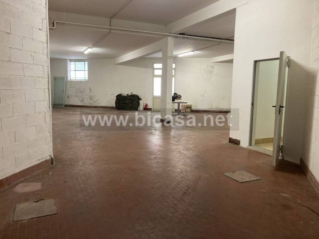 locale commerciale in vendita a Pesaro in zona Baia Flaminia