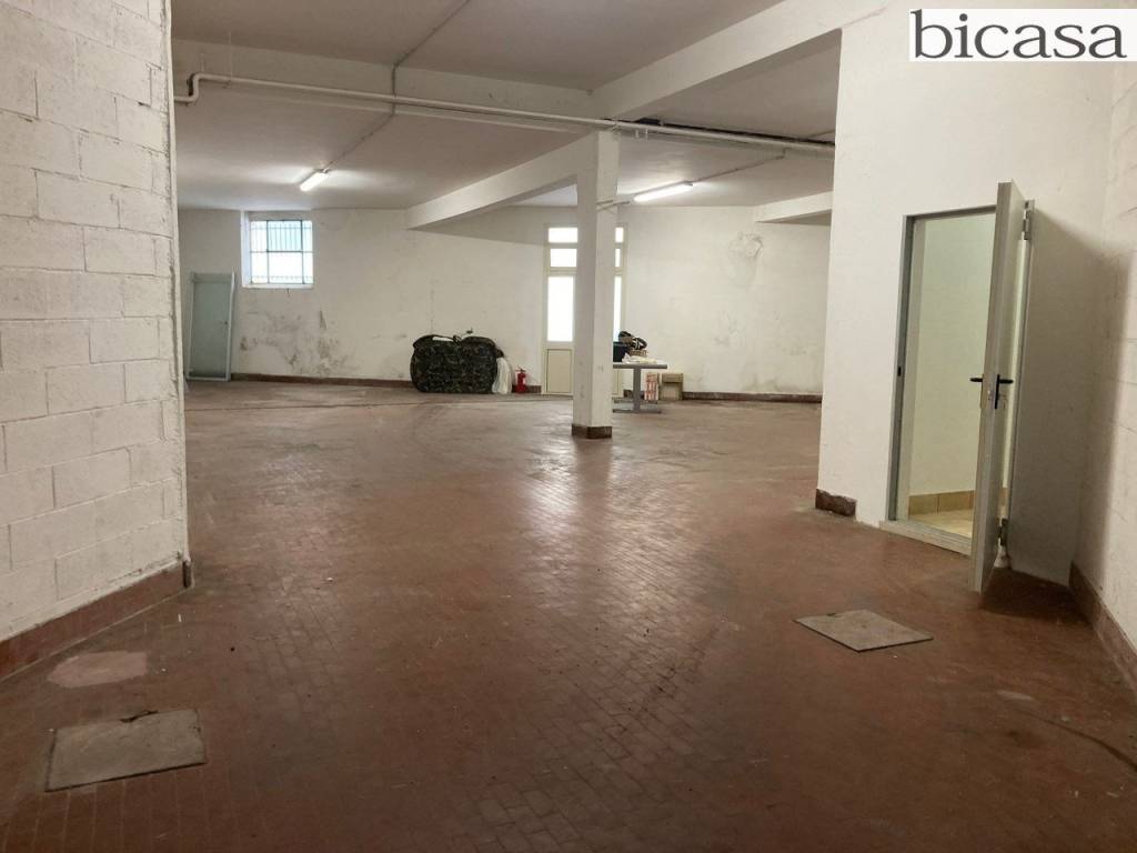 locale commerciale in vendita a Pesaro in zona Baia Flaminia