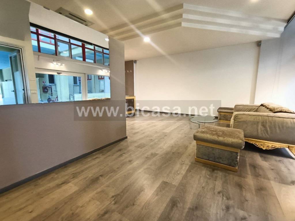 negozio in vendita a Pesaro in zona Porto