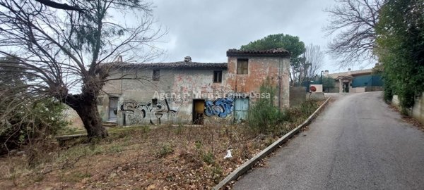 casa indipendente in vendita a Pesaro in zona Cattabrighe