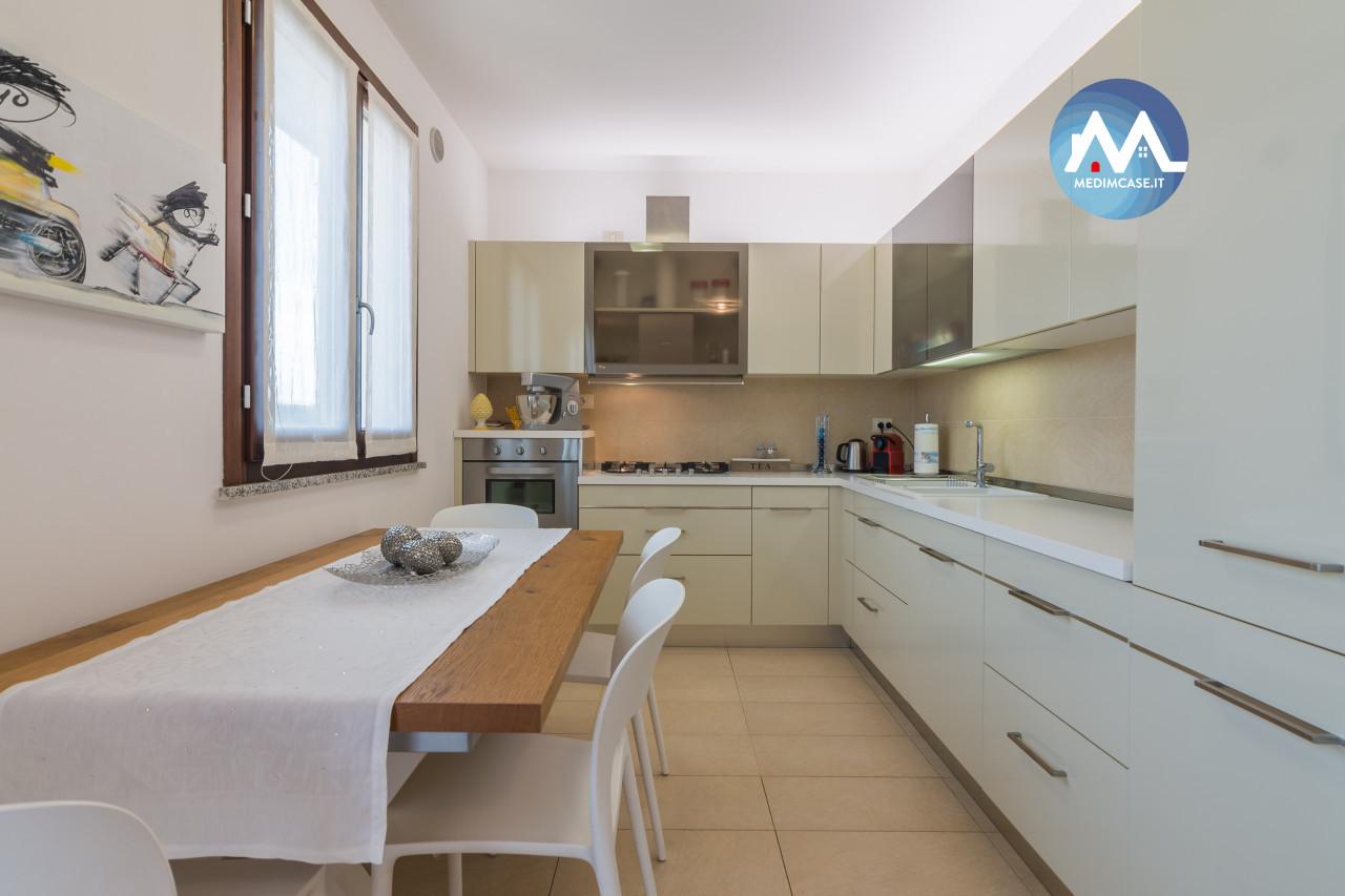 appartamento in vendita a Pesaro in zona Santa Veneranda