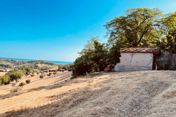 casale in vendita a Pesaro in zona Mare