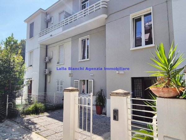 casa indipendente in vendita a Pesaro in zona Mare