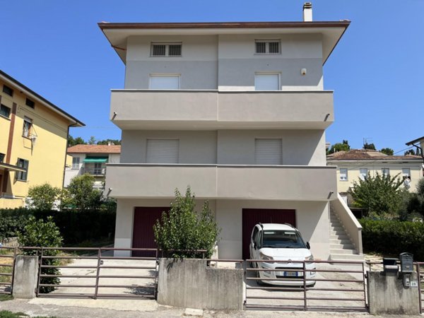 casa indipendente in vendita a Pesaro in zona Vismara