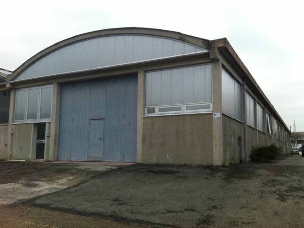 locale commerciale in vendita a Pesaro in zona Villa Fastiggi