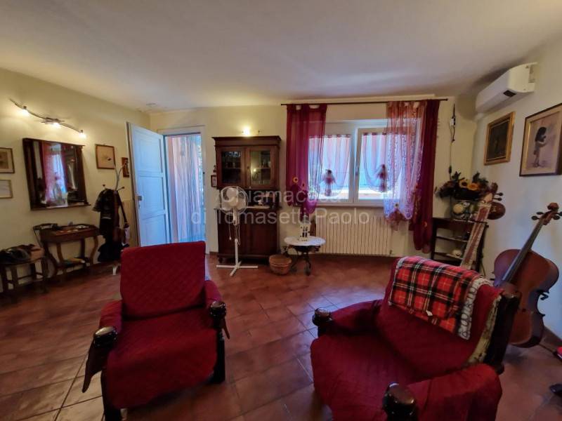 casa indipendente in vendita a Pesaro in zona Candelara